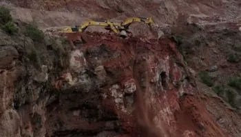 Bllokimi i rrugës Librazhd- Qafë Thanë/ Ende inerte mbi rrugë, autoritetet në “gjumë “