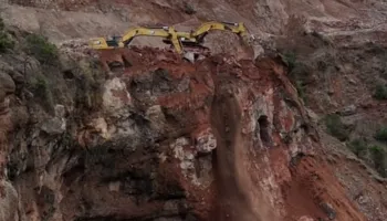 Bllokimi i rrugës nga masivi i dheut në dalje të Librazhdit, ja akset alternative për drejtuesit e mjeteve