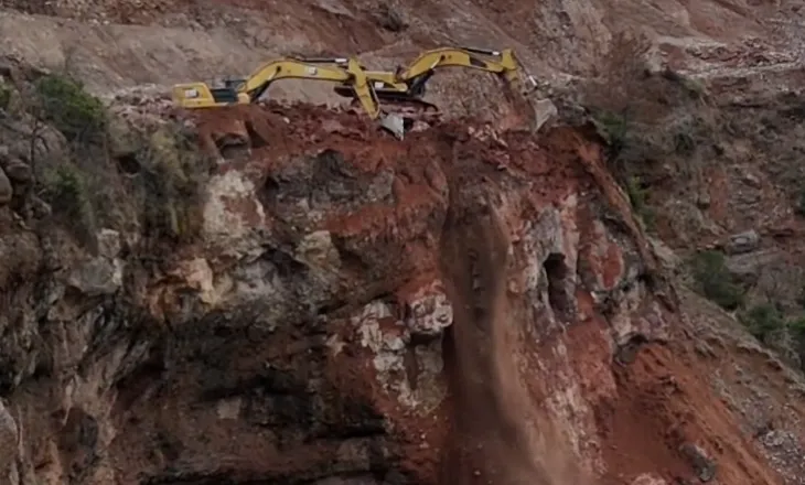 Bllokimi i rrugës nga masivi i dheut në dalje të Librazhdit, ja akset alternative për drejtuesit e mjeteve