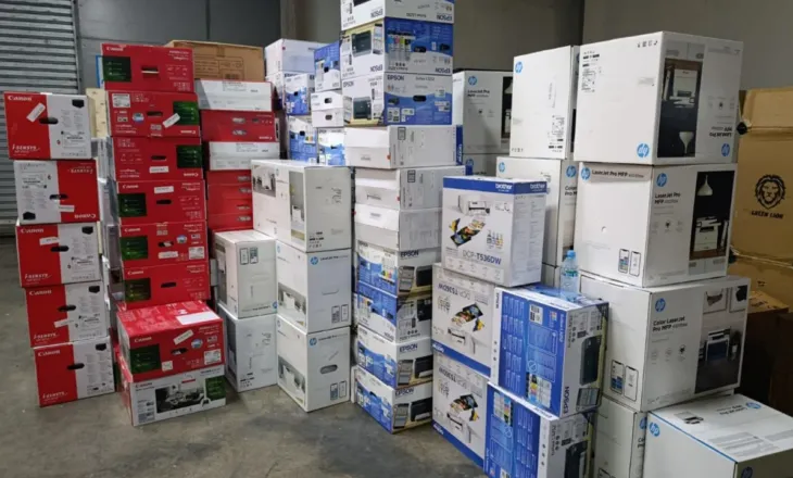 Bllokohen 3,100 pajisje elektronike, dyshohet për falsifikim dhe tregtim pa leje