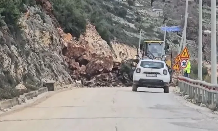 Bllokohet aksi rrugor në dalje të tunelit të Llogarasë, autoritetet thirrje qytetarëve të tregojnë kujdes në zonën e punimeve