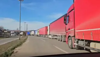 Bllokohet dogana e Bllatës, radhë mbi 4 km pas devijimit të trafikut nga Librazhdi