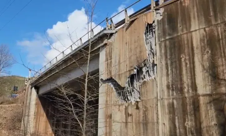 Bllokohet qarkullimi në aksin Librazhd-Prrenjas, shkak situata e krijuar nga rrëshqitjet te “Arrat e Gurrës”