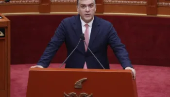 Blushi në Kuvend: Meta po trajtohet në mënyrë çnjerëzore në izolim