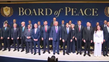 Bordi i Paqes, presidenti Trump realizon foton familjare me liderët! Të pranishëm Rama dhe Osmani