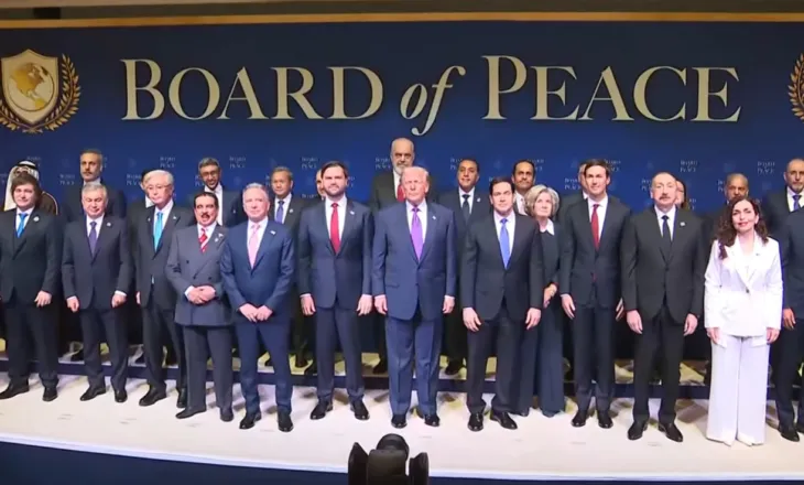 Bordi i Paqes, presidenti Trump realizon foton familjare me liderët! Të pranishëm Rama dhe Osmani