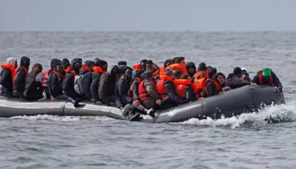 Britania dëmshpërblen emigrantët e La Manshit për telefonat e konfiskuar, 6,600 paund për secilin