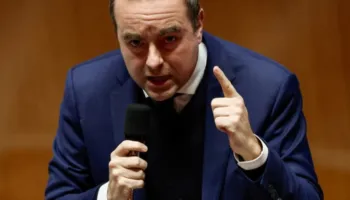 Buxheti i Francës miratohet pas tensioneve politike, si arriti qeveria të shmangte katastrofën financiare