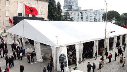 Çadra, një instrument gjenial dështimi!