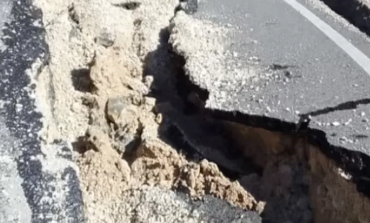 Çahet edhe asfalti i rrugës Skrapar-Përmet, bllokohet prej 3 orësh hyrja në qytet