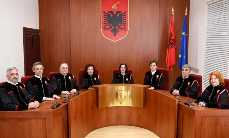 “Cënohet liria e shprehjes së deputetëve”, Kushtetuesja i jep të drejtë PD: Shfuqizohet vendimi i Kuvendit për numrin e komisioneve parlamentare