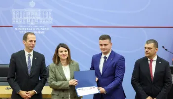 Certifikimi i 36 punonjësve, Koçiu: Forcim i integritetit dhe transparencës në institucionet ligjzbatuese përmes partneritetit Shqipëri–SHBA