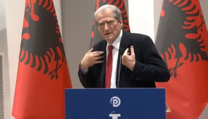 Çështja Balluku e zvarritur/ “Janë larva”, Berisha sulmon gjyqtarët: Pa dinjitet e pa karakter