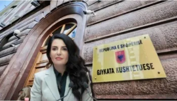 Çështja ‘Balluku’/”Po shpikni imunitet hyjnor”,plas debati në studio mes gazetares dhe juristit:Ke ardhur për show këtu