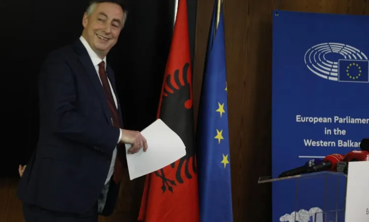 “Çështja e Ballukut test për Shqipërinë”, kreu i Komisionit të Jashtëm në PE: Nuk e takoj Berishën, protestat e dhunshme s’kanë vend në demokraci