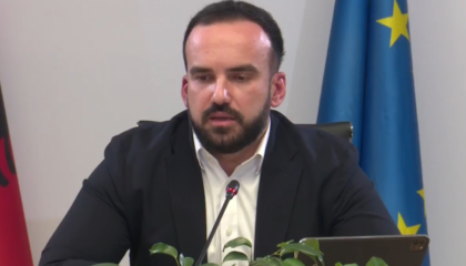 Çfarë do ndodhë me mbetjet në Durrës? Ministri i Mjedisit: Dy rrugët që mund të ndiqen