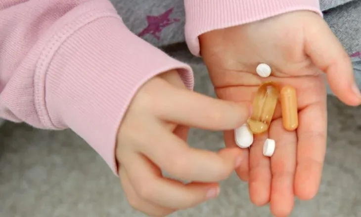 Çfarë duhet të bëj nëse fëmija im gëlltit disa nga ilaçet e mia?