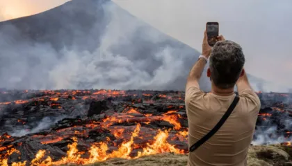 Çfarë duhet të dini nëse udhëtoni në një vend me vullkane aktive