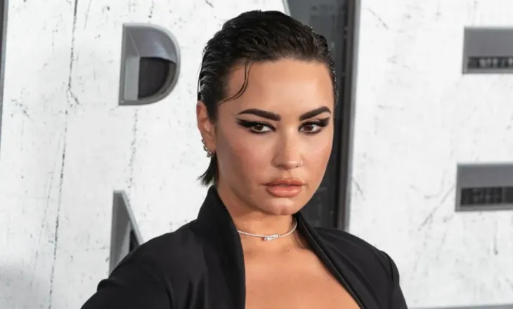 Çfarë ndodhi? Demi Lovato anulon koncertet për arsye shëndetësore