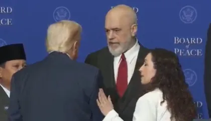 Çfarë po diskutojnë më vete Kryeministri, Vjosa Osmani dhe Donald Trump?