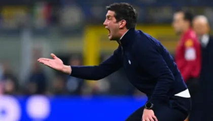 Chivu ‘fut në valle’ Maradonën për të mbrojtur Bastonin, ‘ndizen’ tifozët e Napolit