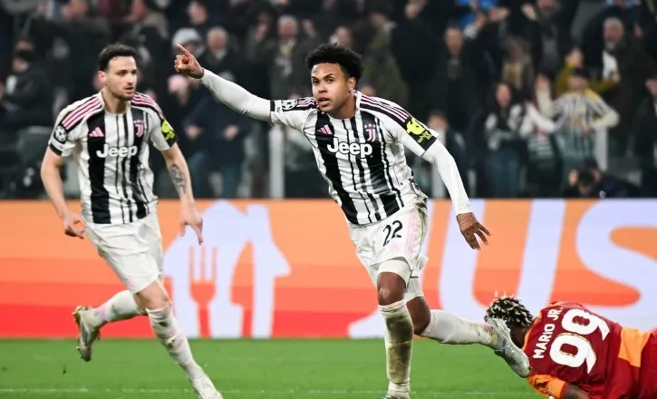 Çmenduri në Torino. Juventus fiton 3-0, por kualifikimi ende nuk është vendosur. Ndeshja shkon në shtesë (video)