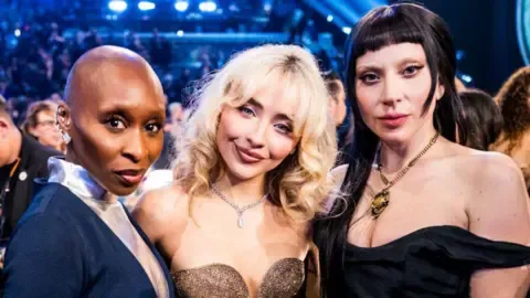 Çmimet Grammy 2026: Si t’i ndiqni dhe kush pritet të fitojë