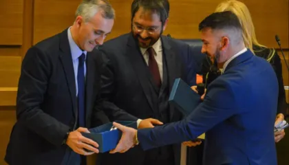 Çmimi “Fjala e Artë” bashkon Italinë, Shqipërinë dhe Emiratet. Nderohet zv. Ambasadori i EBA, Khalid Aljarman