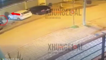 Dalin pamjet e atentatit në Lezhë, dy persona qëllojnë me automatikë drejt berberhanes (VIDEO)