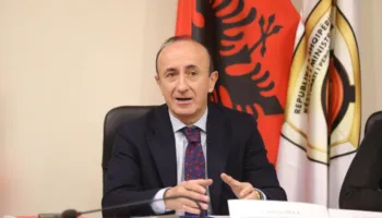 Dash Sula merr zyrtarisht detyrën e Kryeinspektorit të Përgjithshëm: Me Ramën kemi qenë përballë njëri-tjetrit, por s’jemi parë si armiq