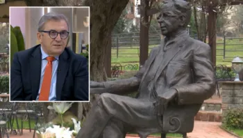 Debati me Bujar Hudhrin për bustin e Kadaresë, Skënder Brataj: Botuesi aty ishte, pse nuk foli?