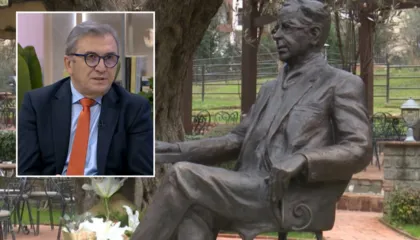 Debati me Bujar Hudhrin për bustin e Kadaresë, Skënder Brataj: Botuesi aty ishte, pse nuk foli?