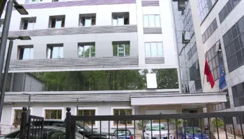 Debati për Spitalin e Lushnjës, Ministria e Shëndetësisë i përgjigjet deputetit Korreshi për gjendjen e rënduar