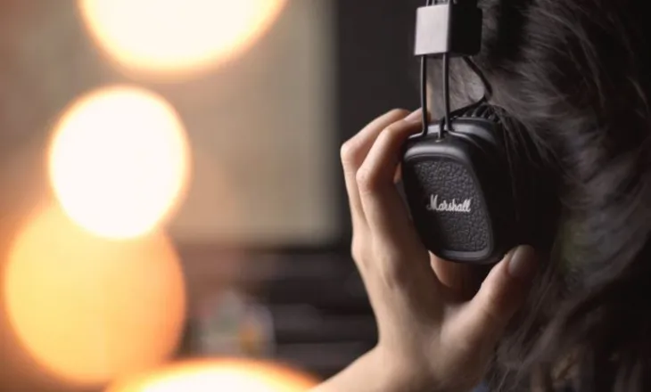 Dëgjimi i muzikës? Çfarë efektet ka te njeriu