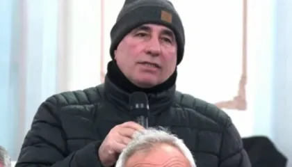 Demokrati: Doktor, mos na sill në protestë nga ata që ke me kollare në Selinë Blu!