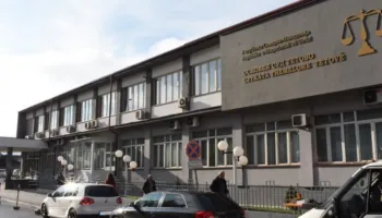 Dënimi me gjobë i një gazetareje nxit reagime në Maqedoni të Veriut