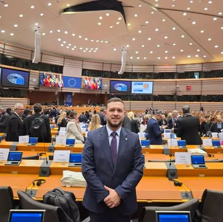 Deputeti i PS, Erion Malaj në Bruksel. Thekson dialogun dhe vizionin e përbashkët për Europën