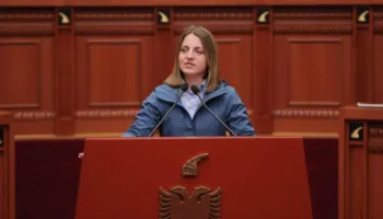 Deputetja e PS i kërkon ”babagjyshit” hekurudhën Shkodër-Gjakovë: Kryeministrat kanë punë, por është jetike për Malësinë tonë