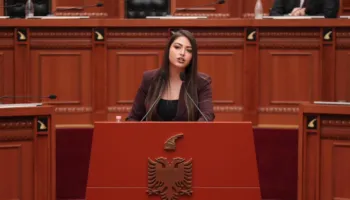Deputetja e PS, Sara Mila sulmon Berishën në Kuvend: Europa nuk është foltore imagjinare e non-gratës