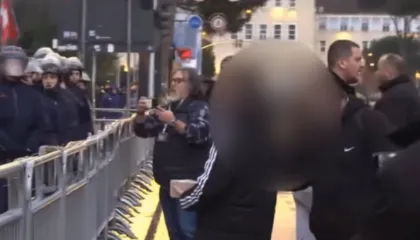 Deputetja Zegjine Caushi nxjerr videon: Një fëmijë me gurë në protestë, është kaluar çdo kufi