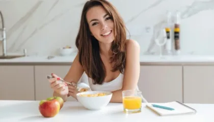 Dëshironi të jeni të ngopur dhe plot energji? Shmangni këto tre ushqime për mëngjes