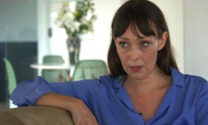 Dëshmia tronditëse e një prej të mbijetuarave të Epstein: Filloi të më prekte me forcë