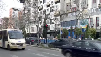 DETAJE/ Aksidentuan për vdekje 7-vjeçarin në Tiranë dhe u arratisën, arrestohen 2 shoferë, një burrë dhe një grua (EMRAT)