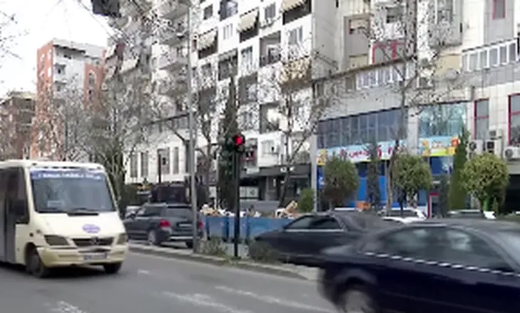 DETAJE/ Aksidentuan për vdekje 7-vjeçarin në Tiranë dhe u arratisën, arrestohen 2 shoferë, një burrë dhe një grua (EMRAT)