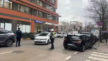 Detaje nga tentativa e grabitjes së “FiBank”, policia: Autori qëlloi në dysheme, por nuk ka të lënduar! Si u arrestua 58-vjeçari