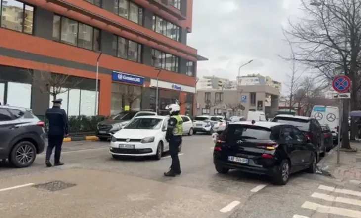 Detaje nga tentativa e grabitjes së “FiBank”, policia: Autori qëlloi në dysheme, por nuk ka të lënduar! Si u arrestua 58-vjeçari