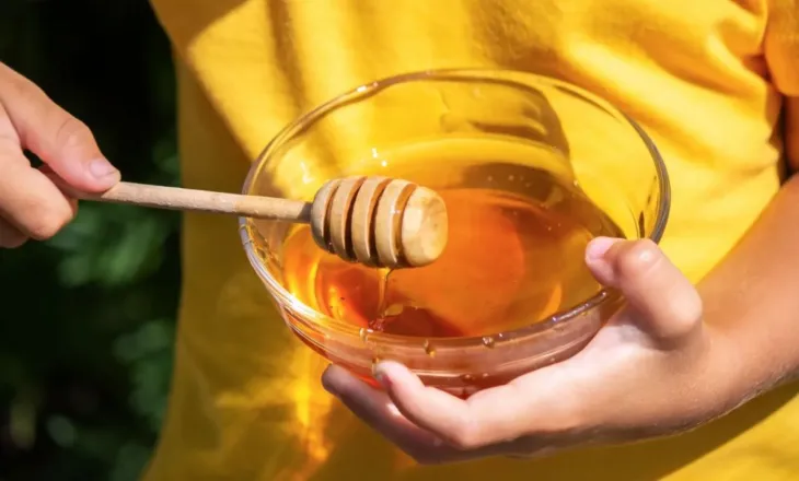 Detaje nga vdekja tragjike e 4-vjeçarit në Vlorë, dyshohet se i bëri reaksion mjalti