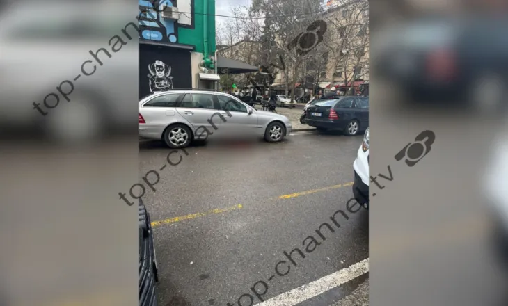 Detajet nga vrasja me thikë e 31-vjeçarit në Tiranë/ Sherri nisi në një fast-food, policia shpall në kërkim dy persona