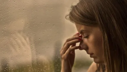 Dhimbja e kokës, 6 shenja që nuk duhet t’i injoroni