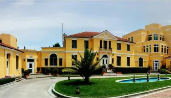 “Dhunë dhe hakmarrje!”, Ambasada e SHBA në Tiranë iu vë ‘vijën e kuqe’ disa bizneseve: Ja lokalet ku shtetasit amerikanë nuk duhet të shkojnë!